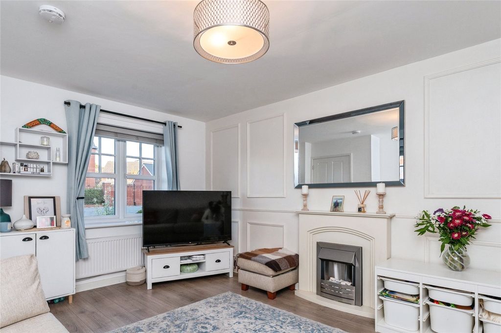 Property photo 3 of 21 Lounge