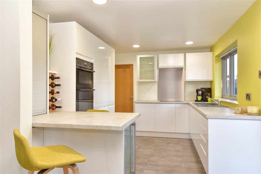 Property photo 2 of 19 Kitchen