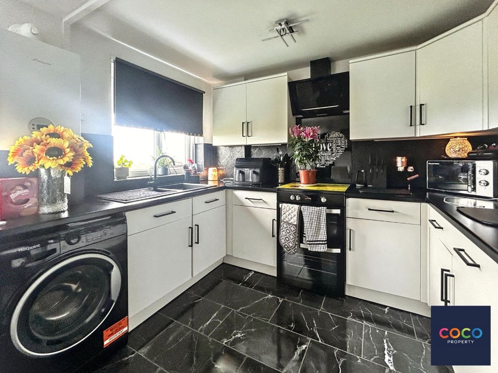 Additional image 8 of 2 bed flat for saleSavoy Court, Woolcombe Road, Portland, Dorset DT5