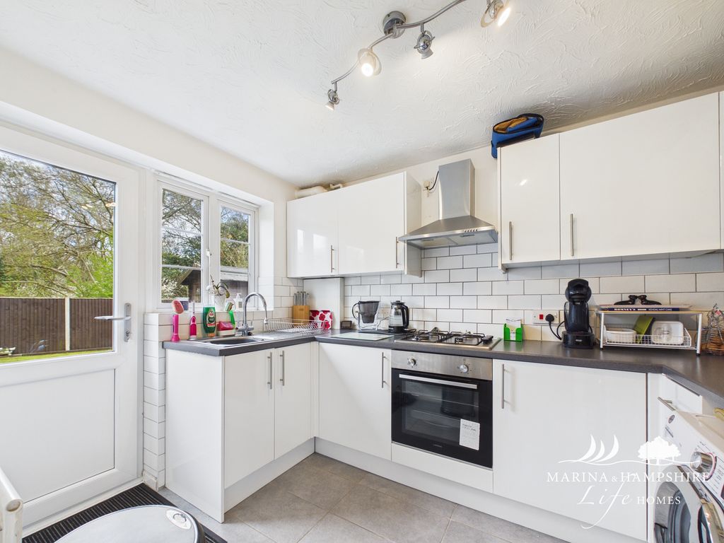 Property photo 3 of 20 Cam03915G0-Pr0049-Still012