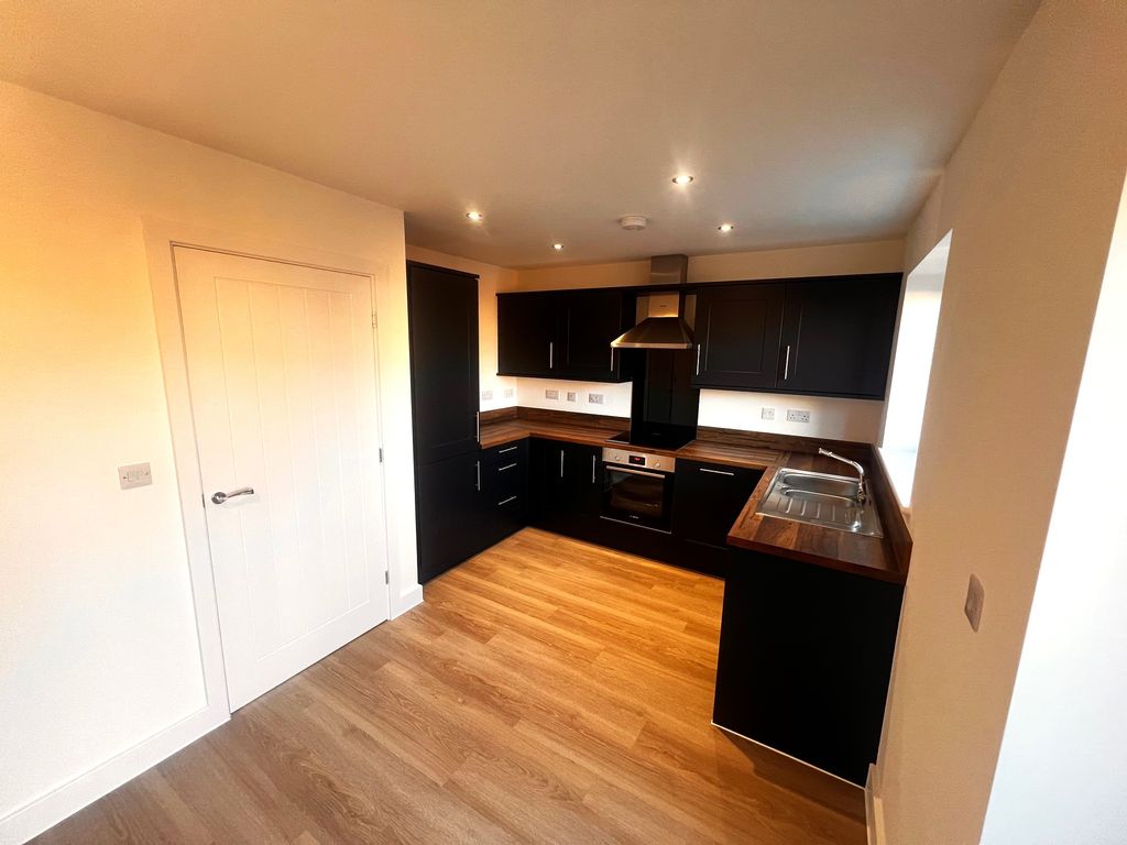 Property photo 3 of 8 Kitchen