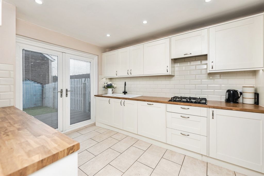 Property photo 3 of 20