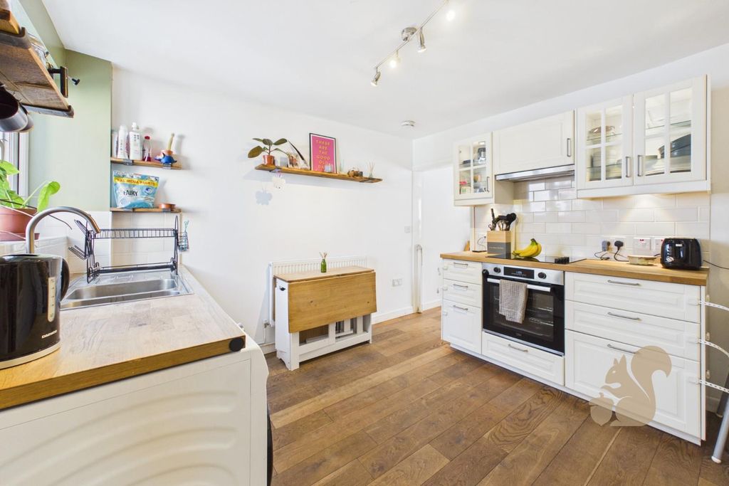 Property photo 3 of 14 Kitchen