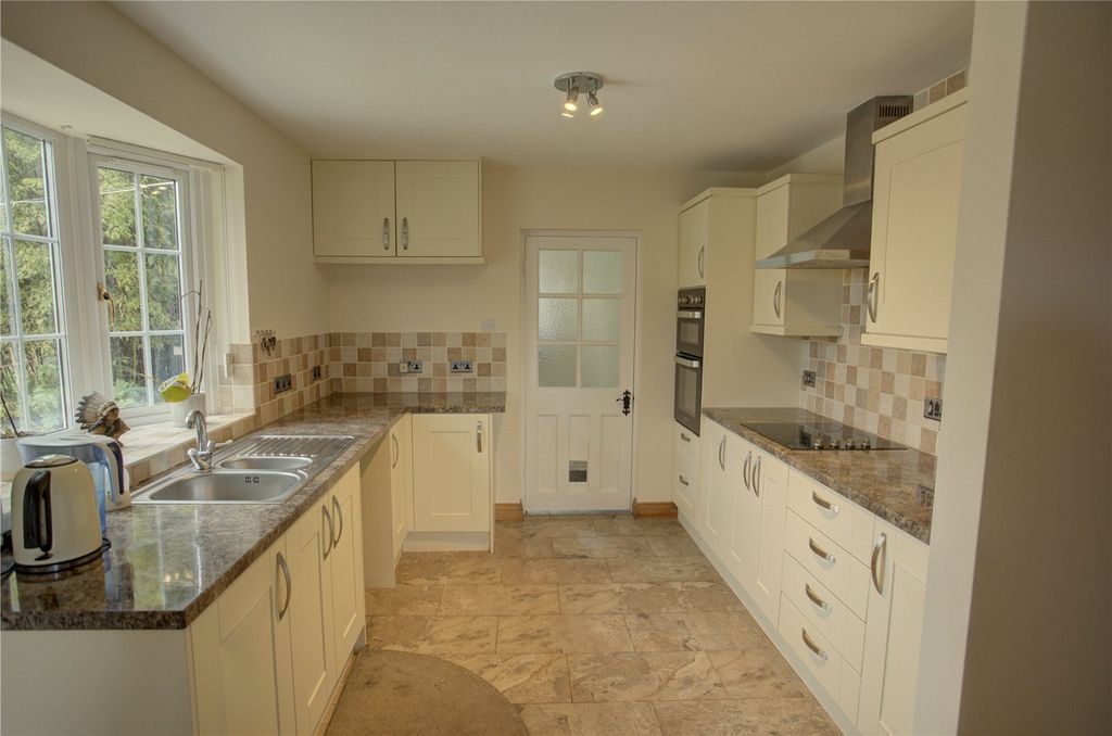 Property photo 2 of 23 Picture No. 22