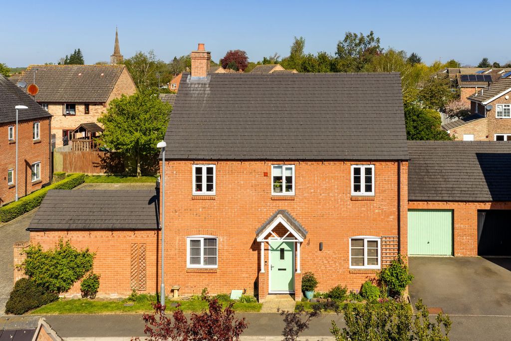 Property photo 1 of 32