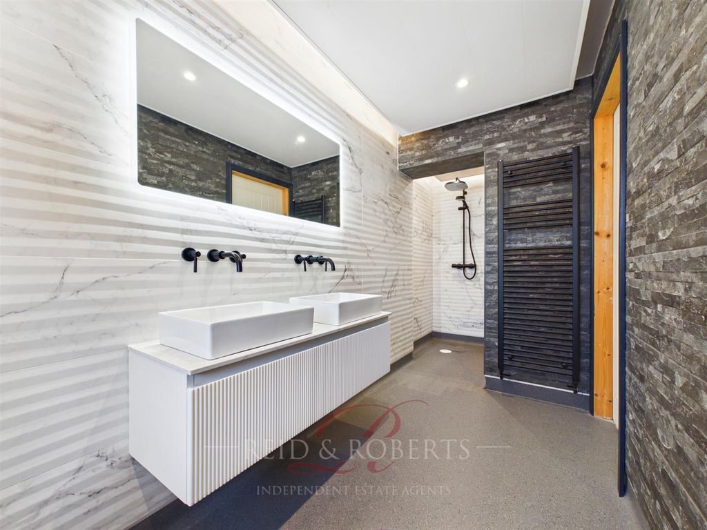 Property photo 3 of 29 Cam04884G0-Pr0141-Still017.Jpg