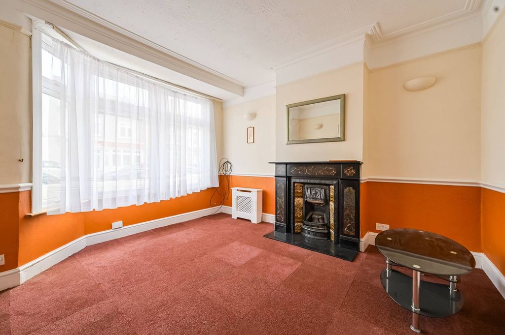 Property photo 2 of 11
