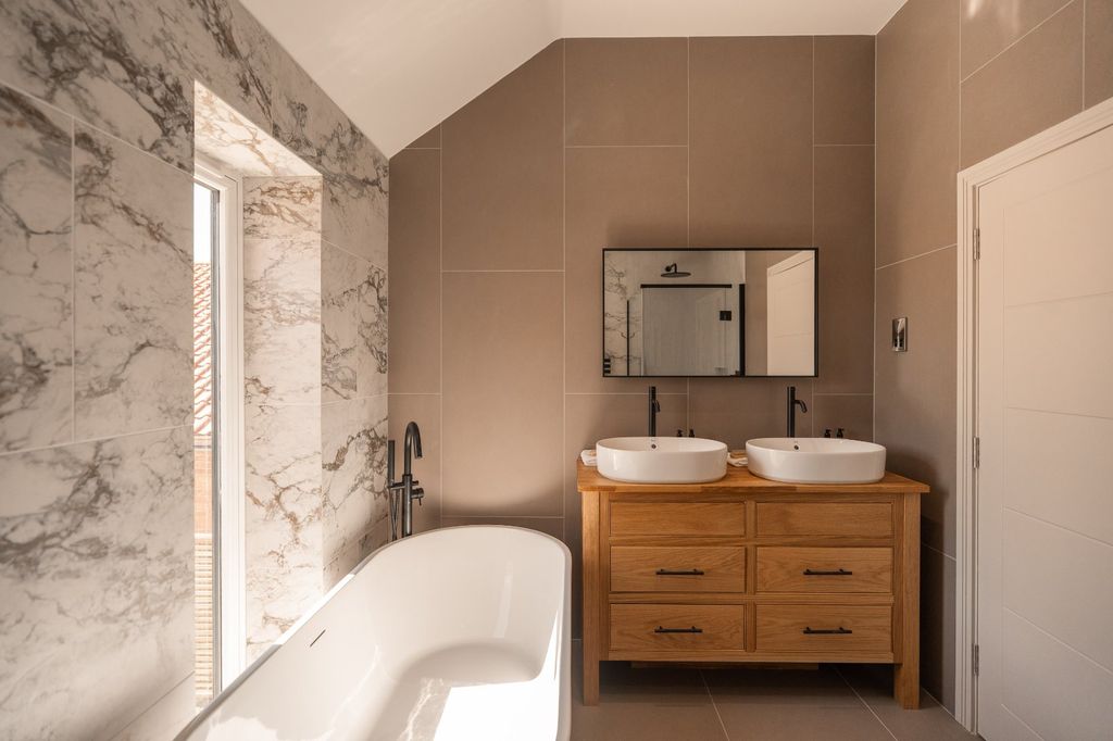 Property photo 3 of 26 Bed 1 En-Suite