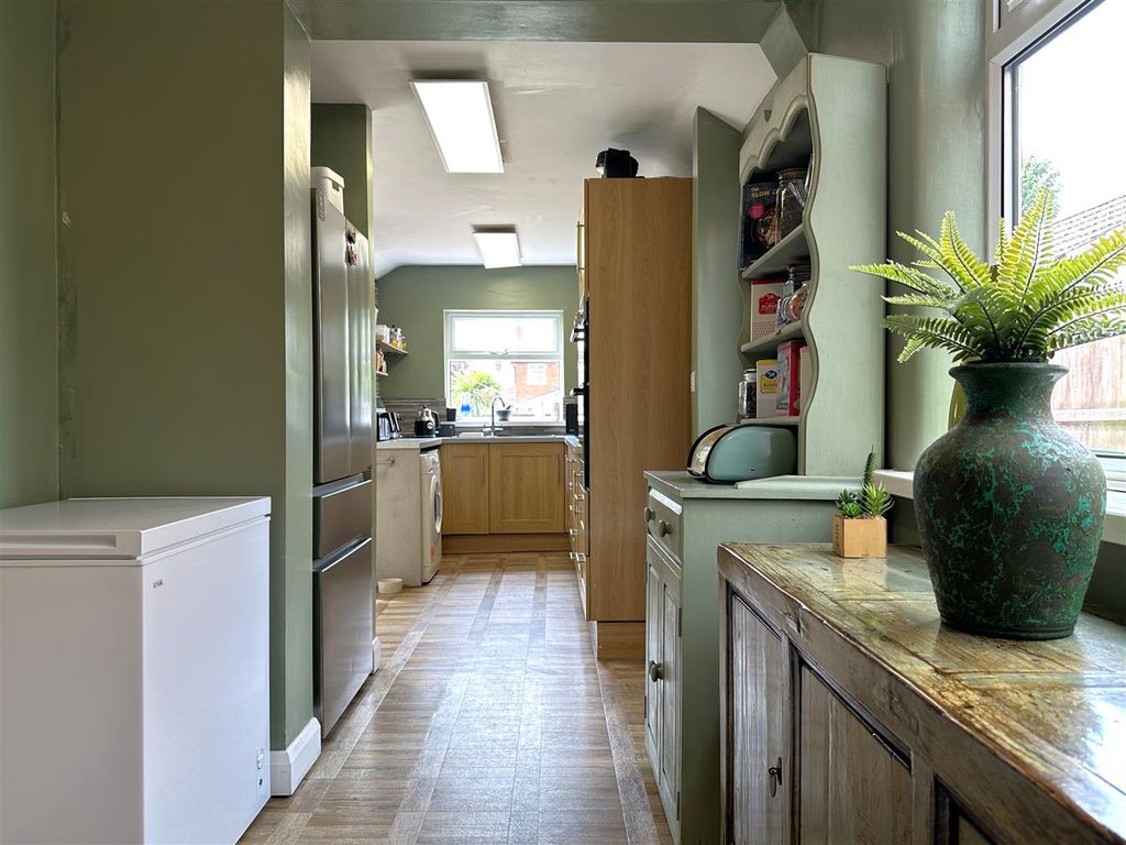 Property photo 2 of 24 Open-Plan Dining Kitchen 499