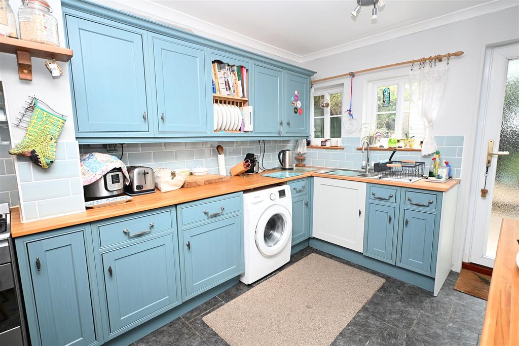 Property photo 3 of 20