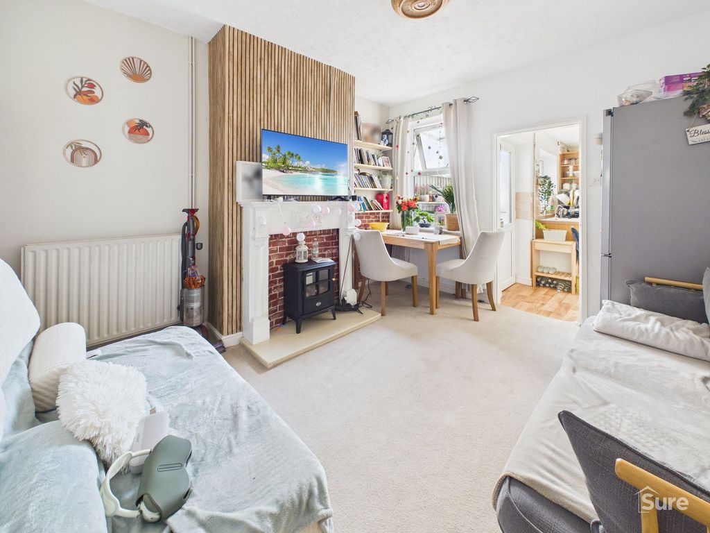 Property photo 3 of 8 Dining Room