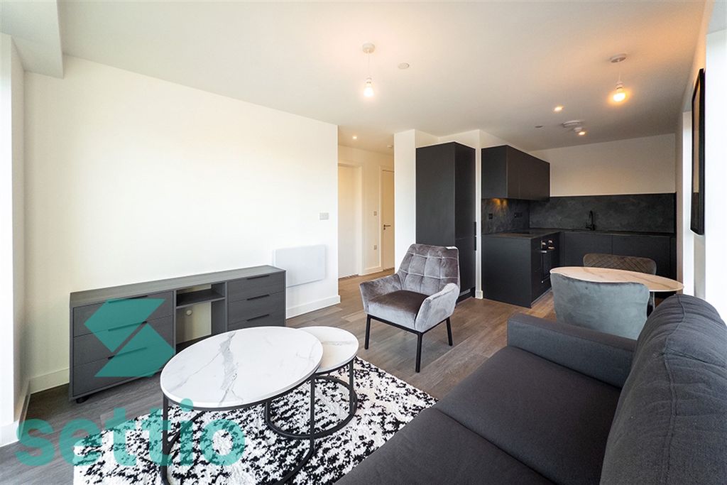 Property photo 2 of 8 (Main)