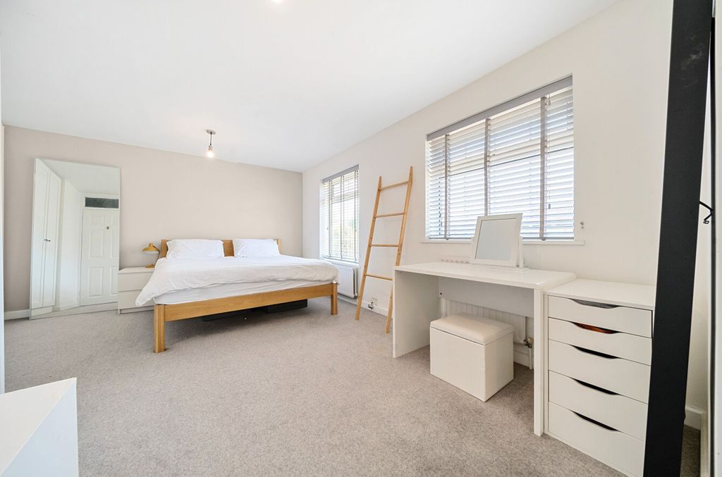 Property photo 3 of 17 Principal Bedroom