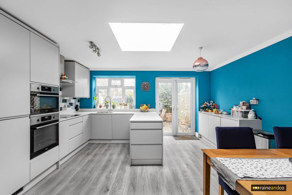 Property photo 2 of 37