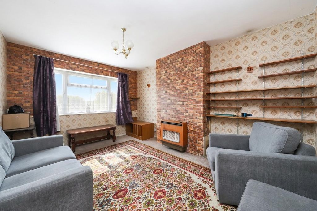 Property photo 3 of 9 Living Room