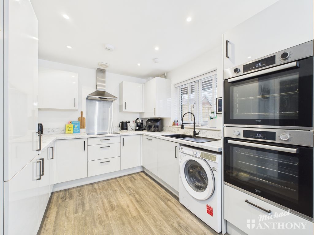 Property photo 3 of 16 Cam02773G0-Pr0393-Still002