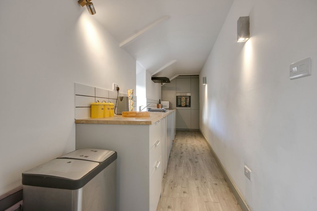 Property photo 1 of 11 Kitchen