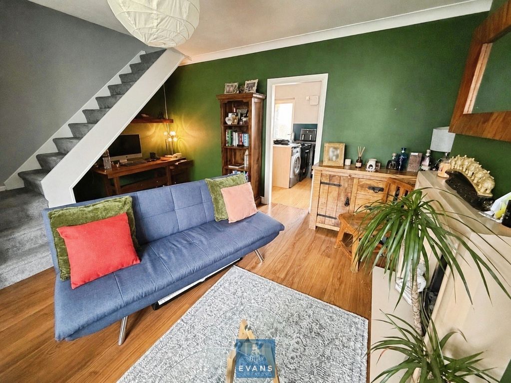 Property photo 1 of 14 Lounge