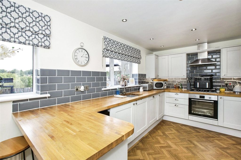 Property photo 3 of 17 Kitchen