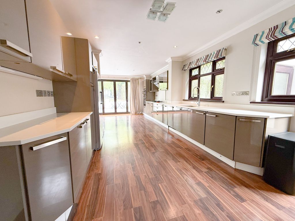 Property photo 3 of 22 Kitchen