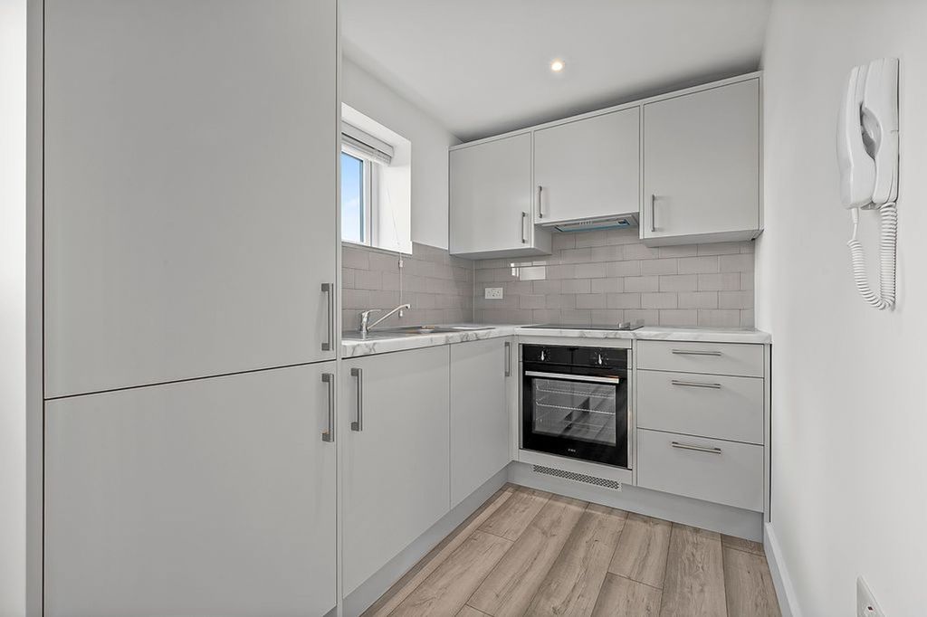 Property photo 3 of 9 Kitchen
