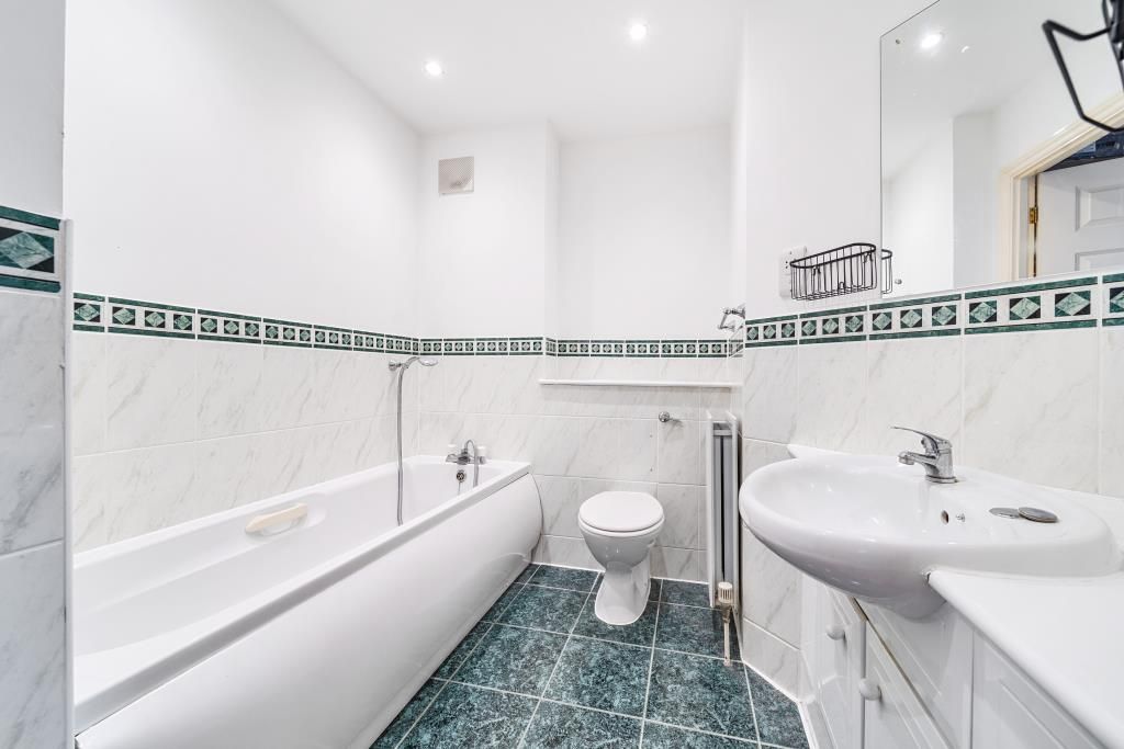 Property photo 3 of 20 Bathroom