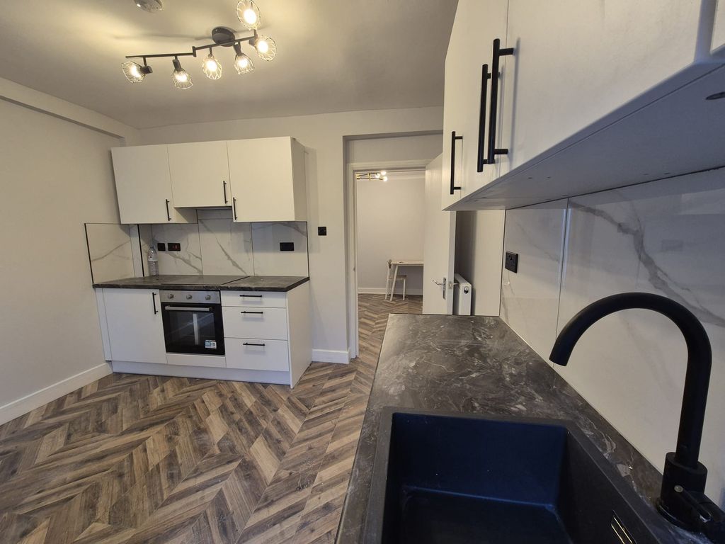 Property photo 1 of 11 Photo 0