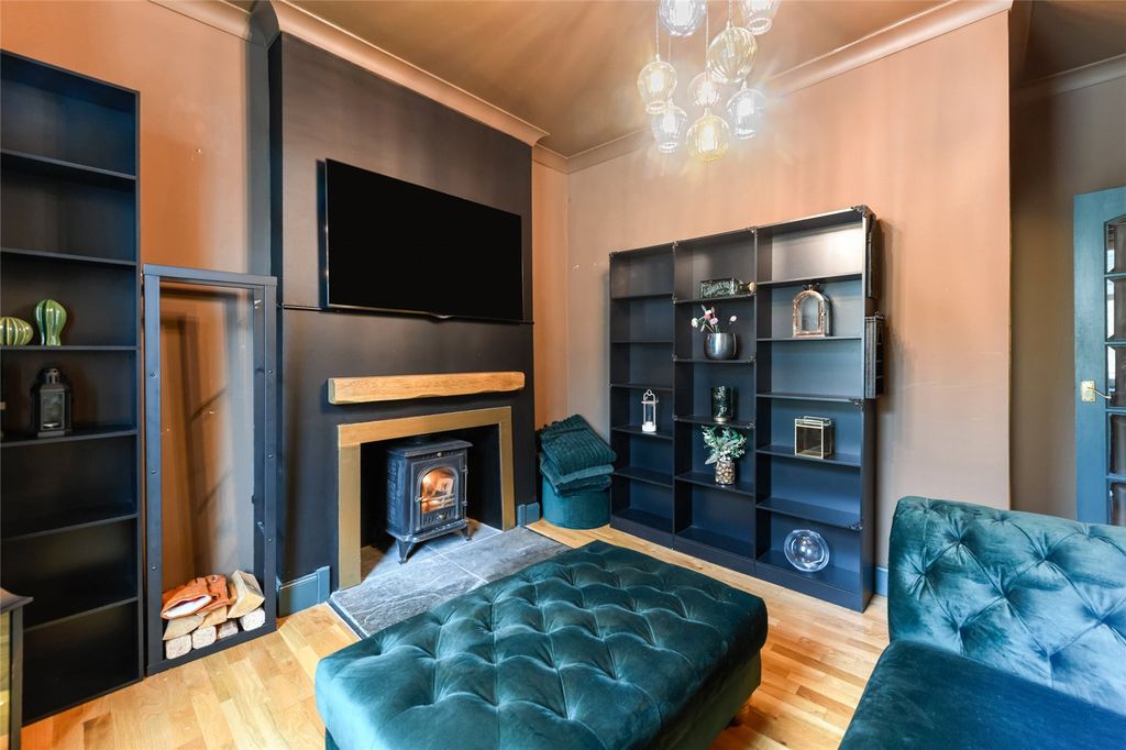 Property photo 3 of 15 Living Room