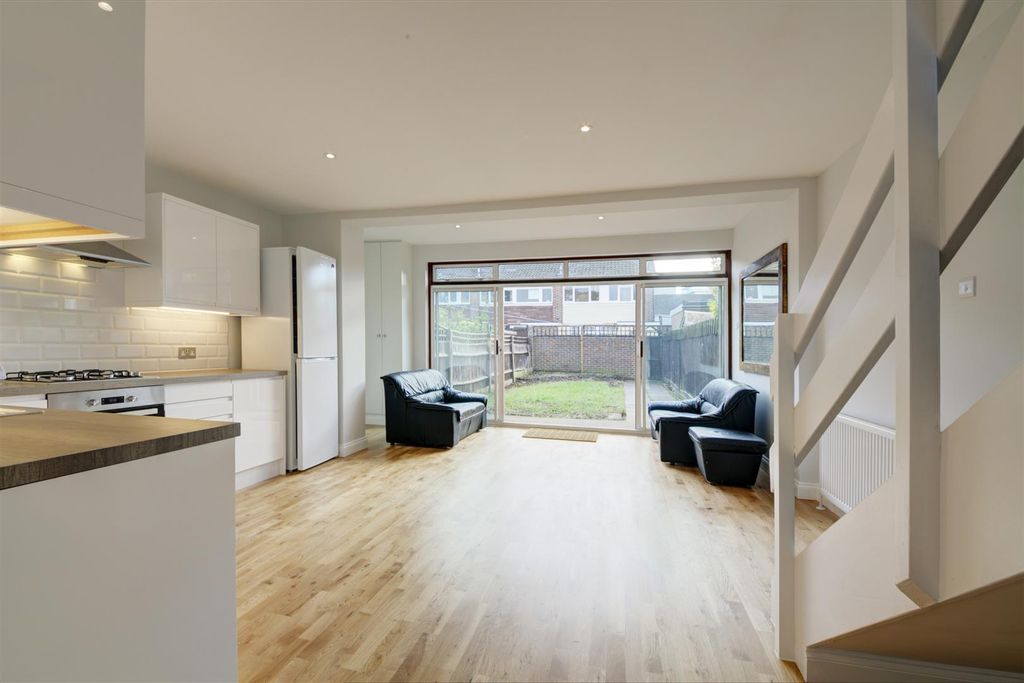 Property photo 1 of 13 4 Effort Street Sw17 Reception 1.Jpg