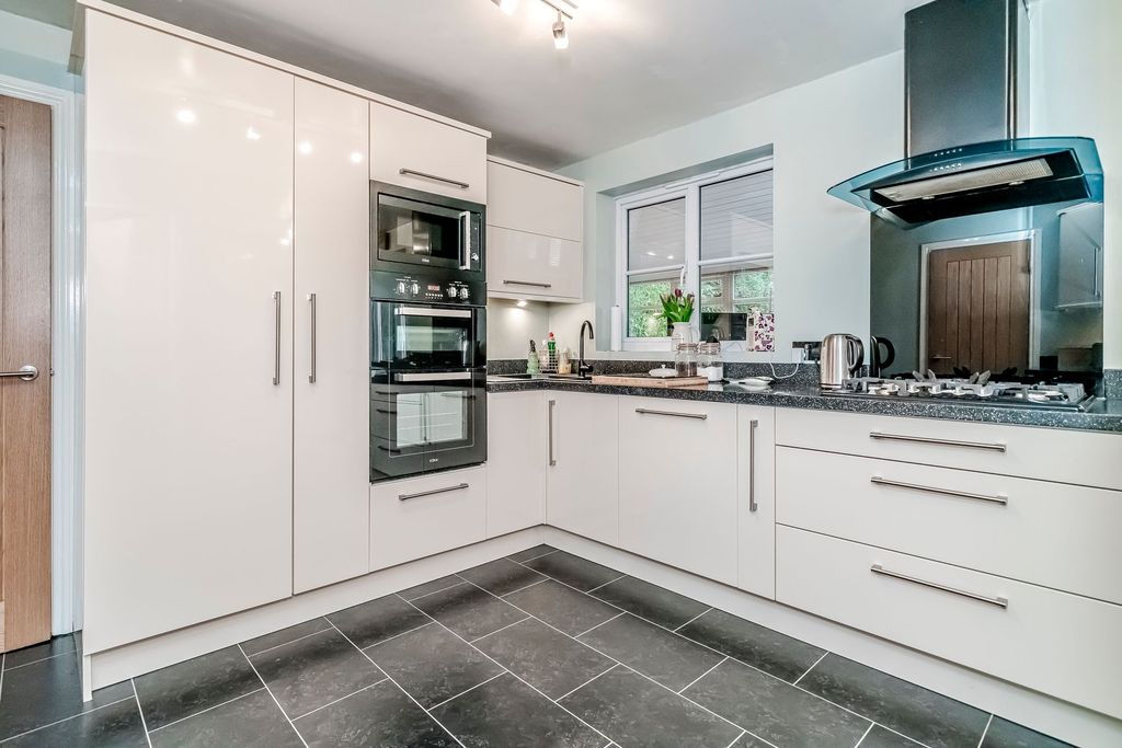 Property photo 3 of 46