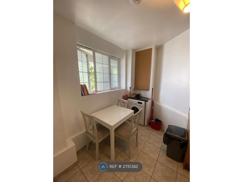 Property photo 3 of 6 Dining