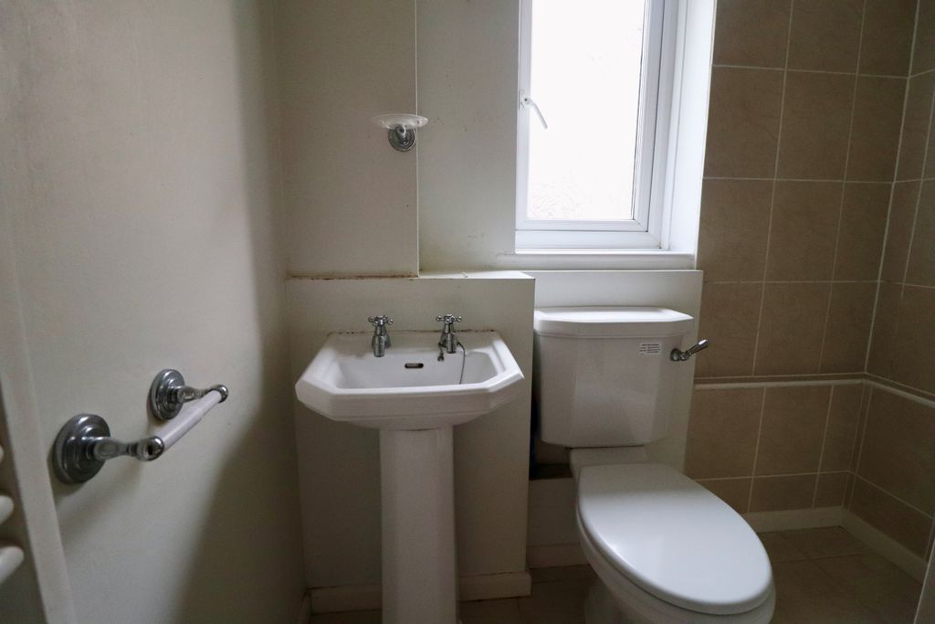 Property photo 3 of 5