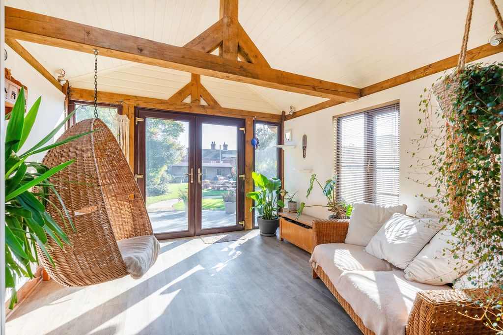 Property photo 3 of 27