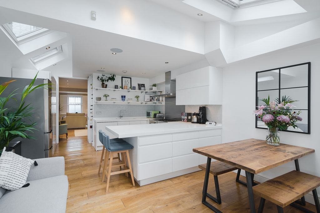 Property photo 2 of 14 Photo 4