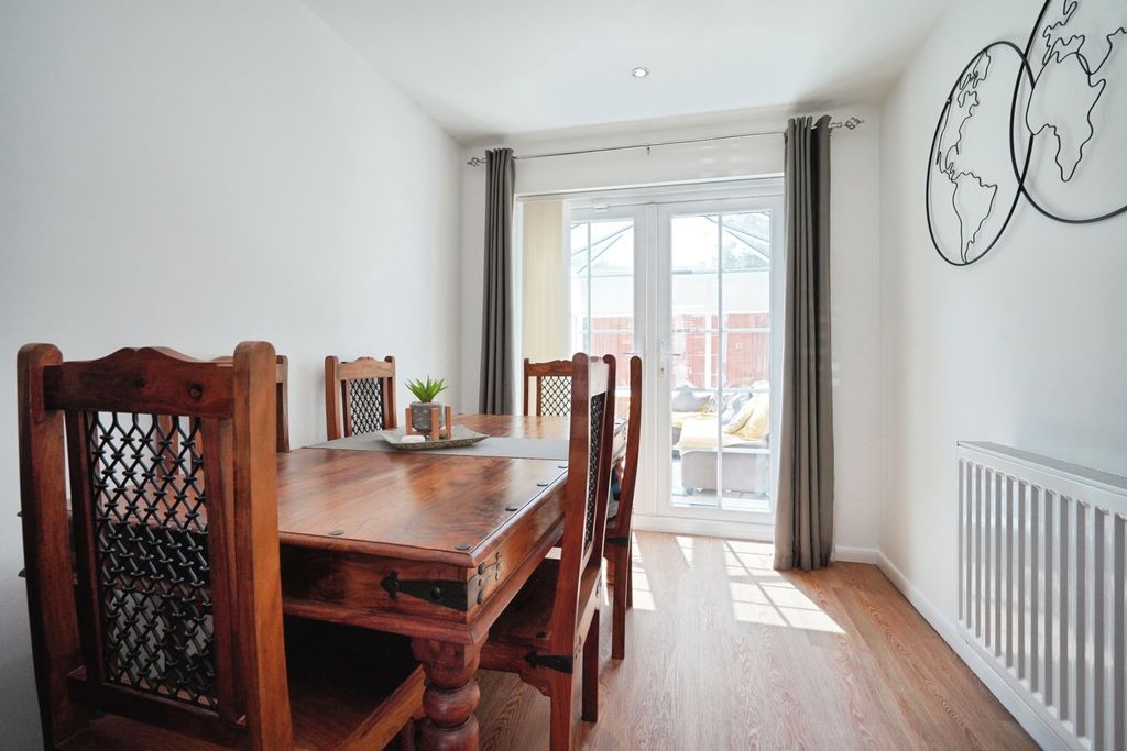 Property photo 3 of 21 Dining Room