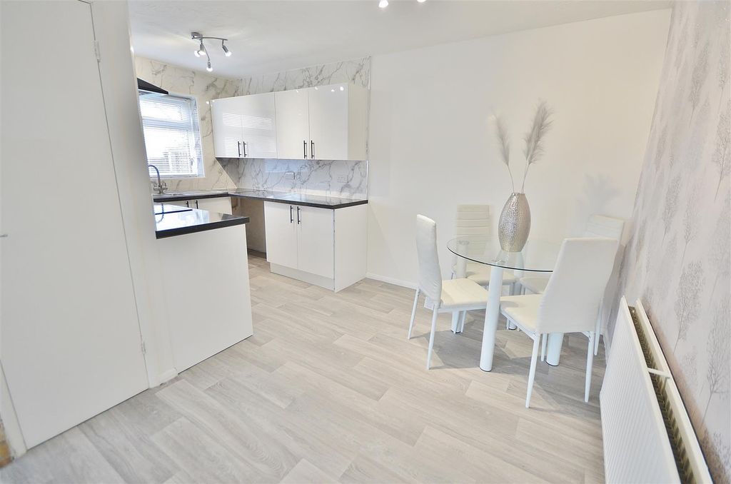 Property photo 2 of 14 Kitchen Diner