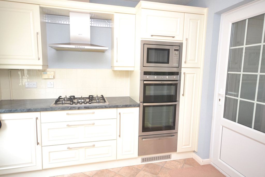 Property photo 3 of 13 Kitchen