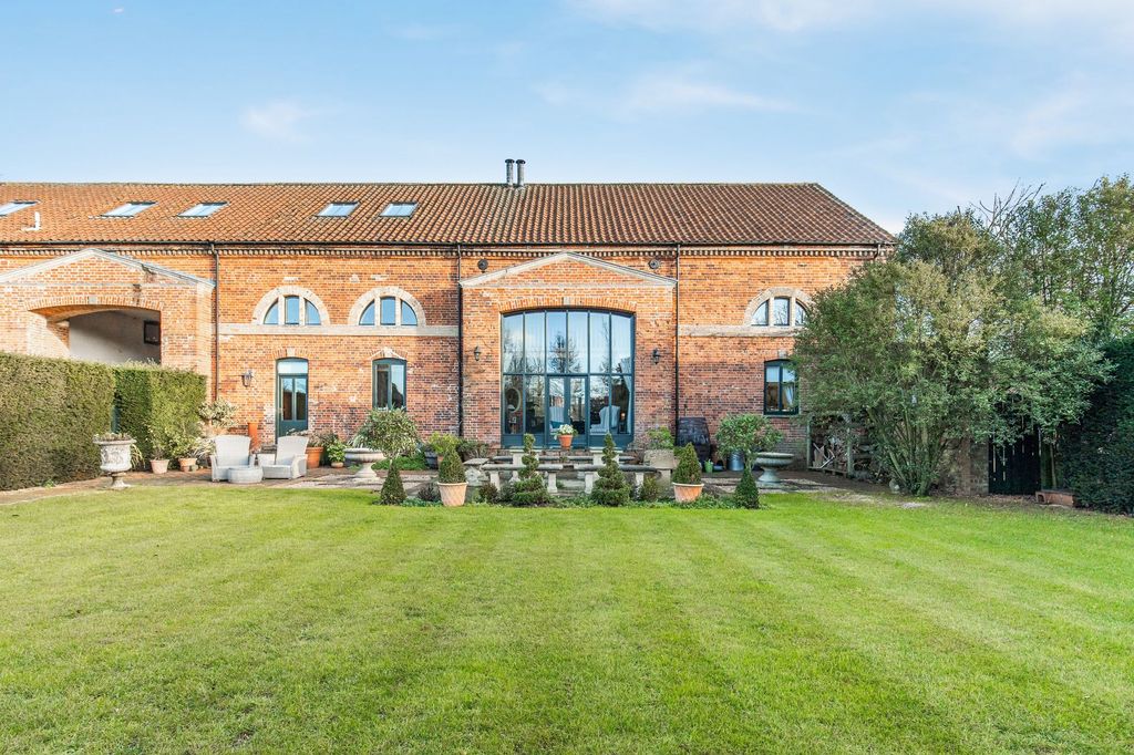 Property photo 3 of 25