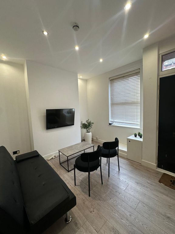 Property photo 3 of 18