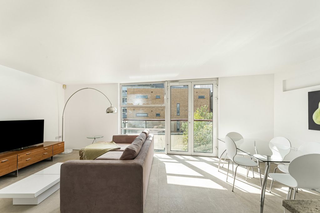 Property photo 3 of 15 Reception/Kitchen