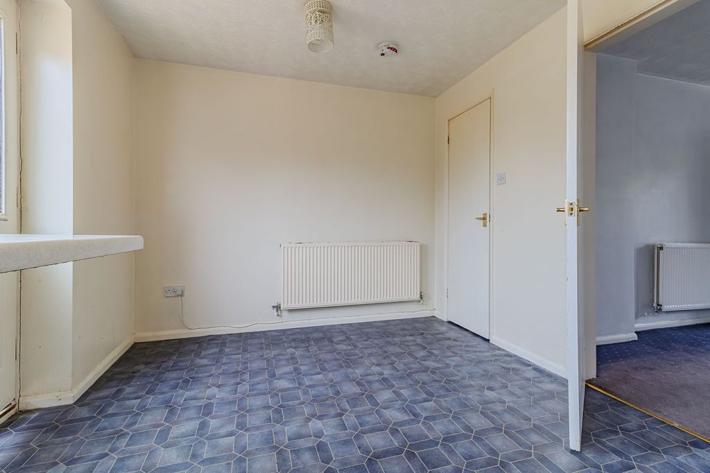 Property photo 3 of 12