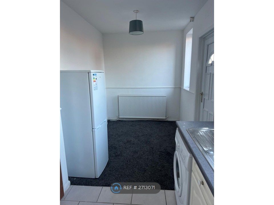 Property photo 3 of 16 Kitchen