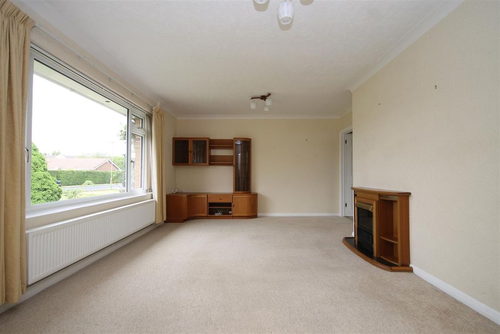 Property photo 3 of 12 .Living.Jpg