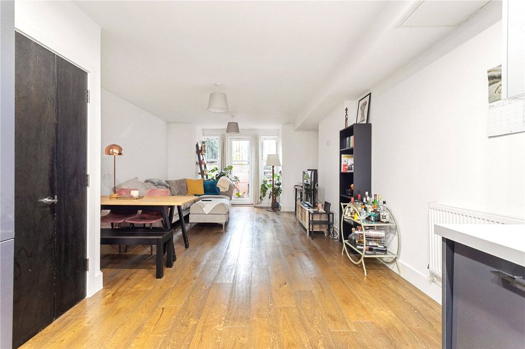 Property photo 2 of 16 Picture No. 23