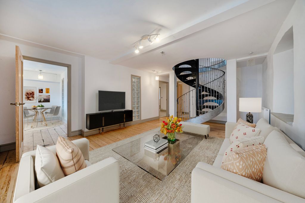 Property photo 3 of 24 Reception Room / Snug