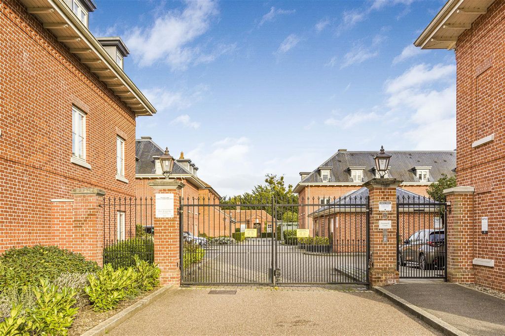 Property photo 2 of 27 24_40170.Jpg