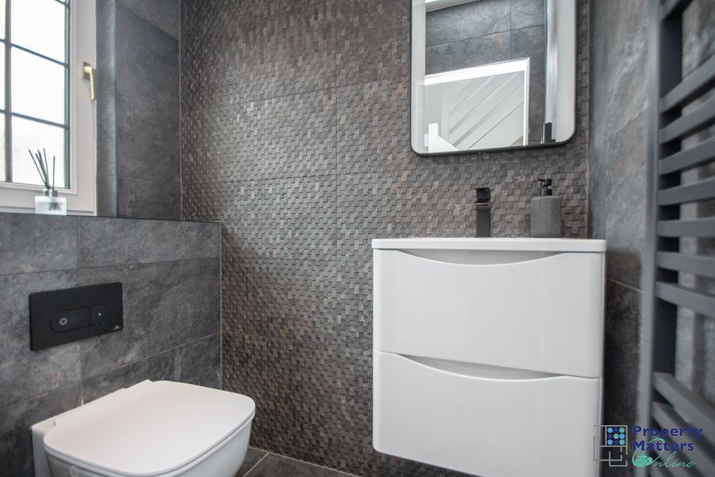 Property photo 3 of 23 WC