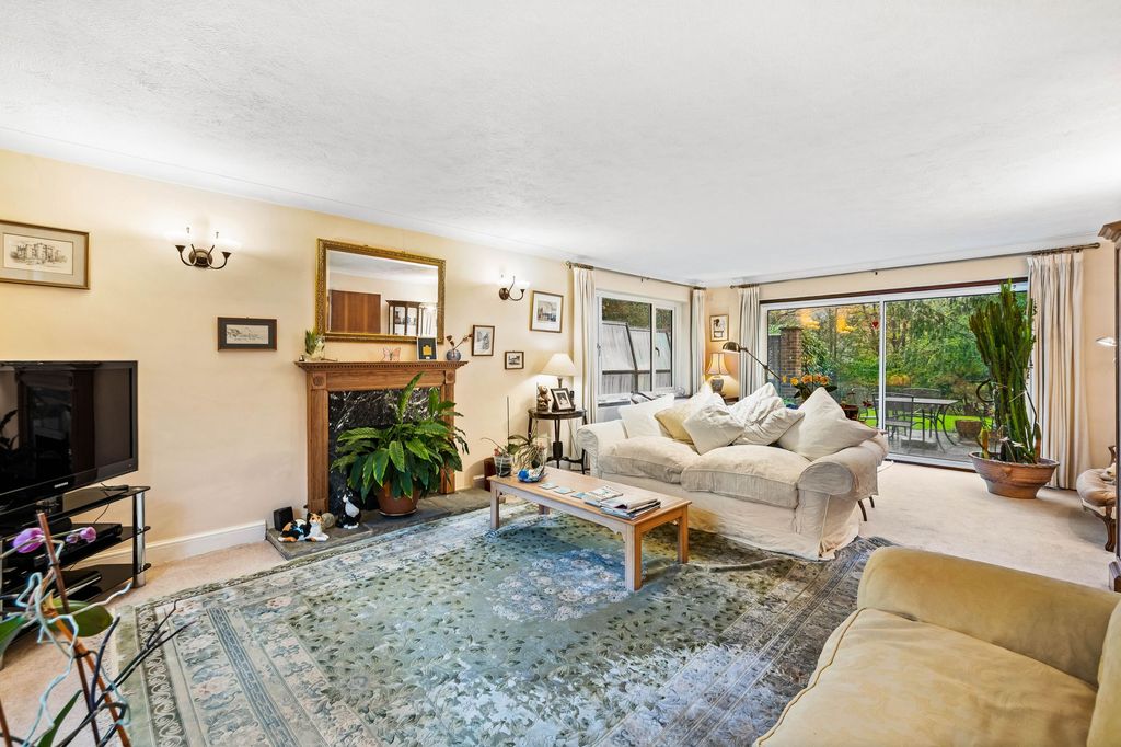 Property photo 2 of 33