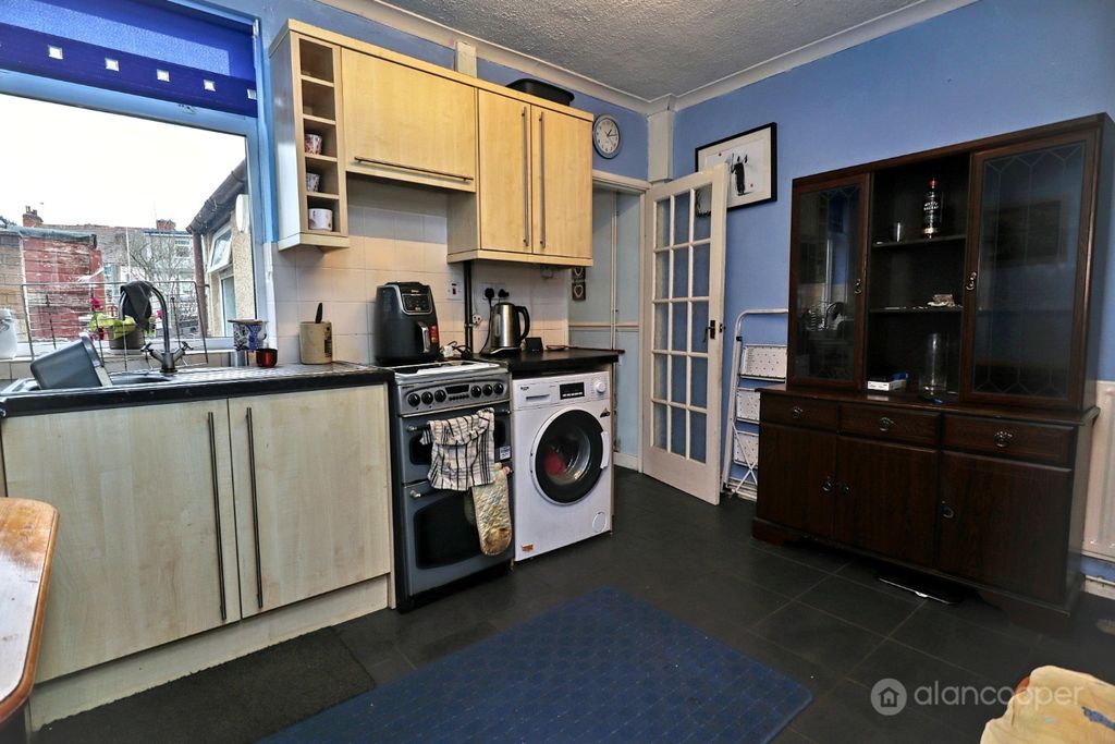 Property photo 2 of 17 4988163