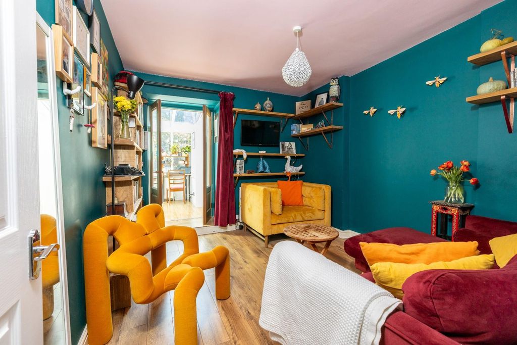 Property photo 3 of 28 Char6033-Charlien.Jpg